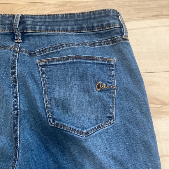 American Rag Juniors Bootcut Jeans Size 9. Raw Hem. So Cute. EUC. Great color. - Picture 10 of 12